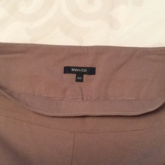 Capri length pants - Picture 3 of 3